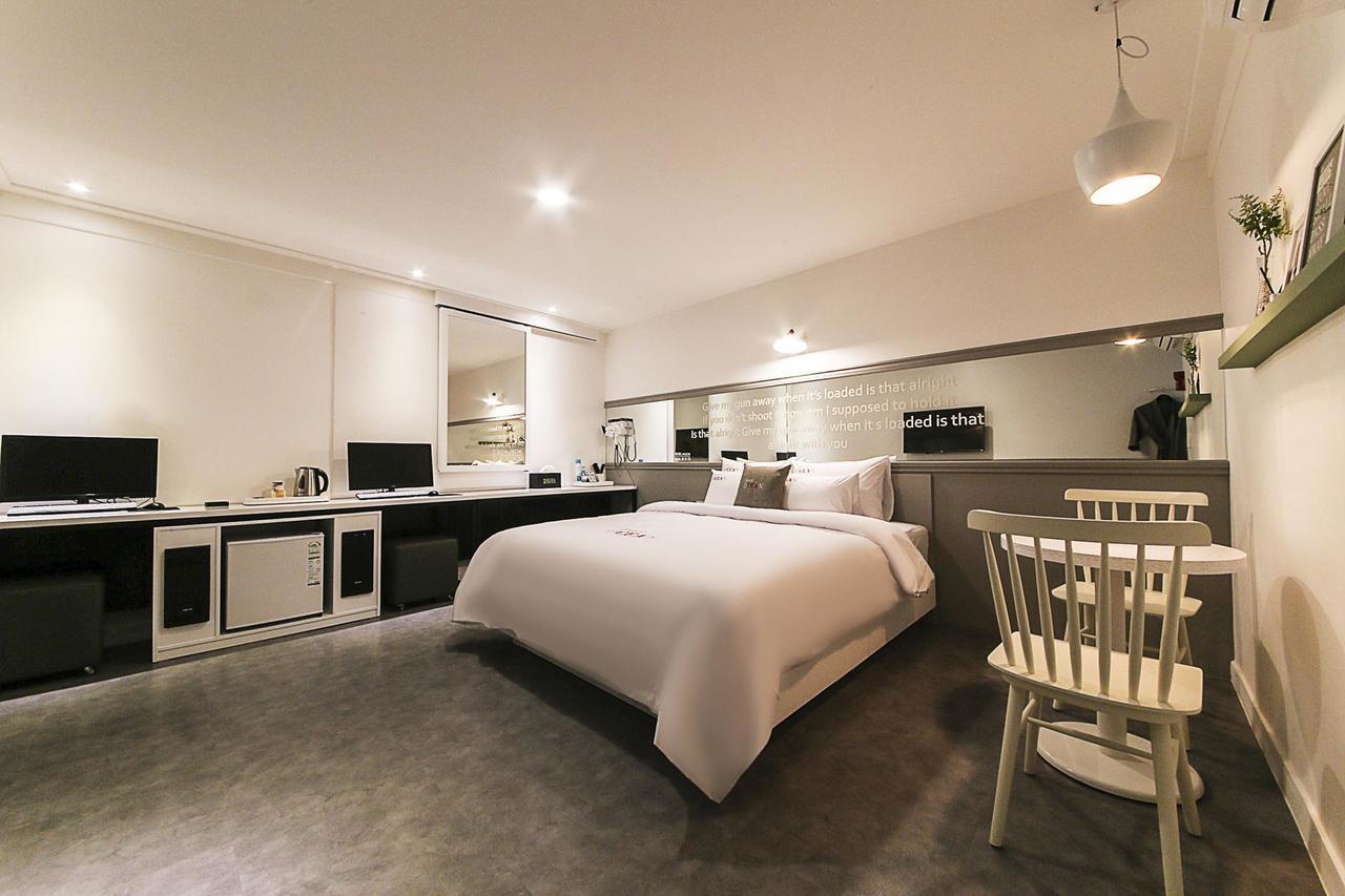 Cheongju Ocean Hotel Bagian luar foto