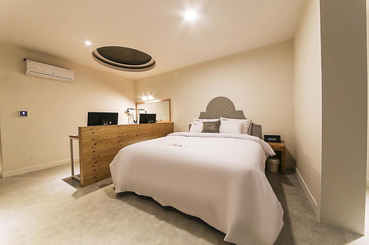 Cheongju Ocean Hotel Bagian luar foto