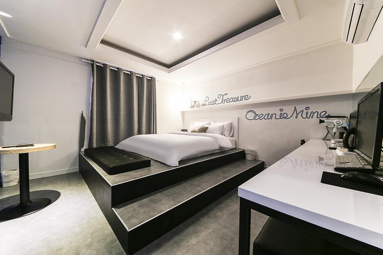 Cheongju Ocean Hotel Bagian luar foto